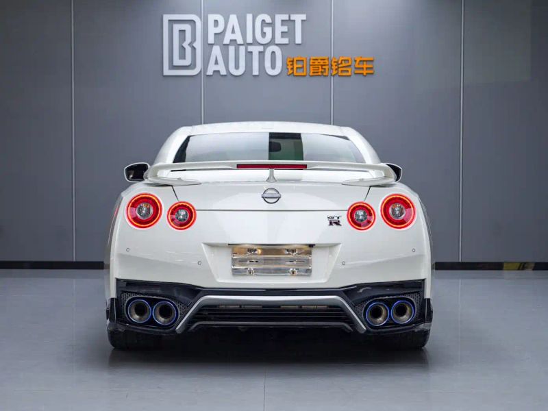 Nissan GT-R