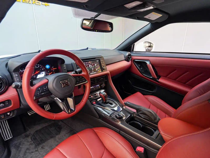 Nissan GT-R