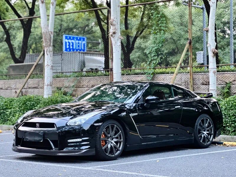 Nissan GT-R