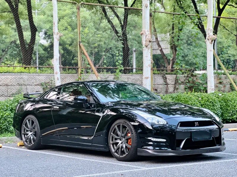 Nissan GT-R