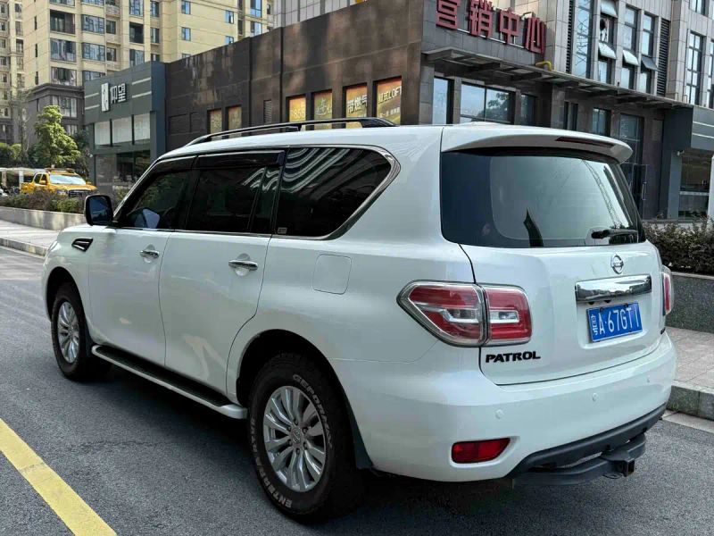 Nissan y62