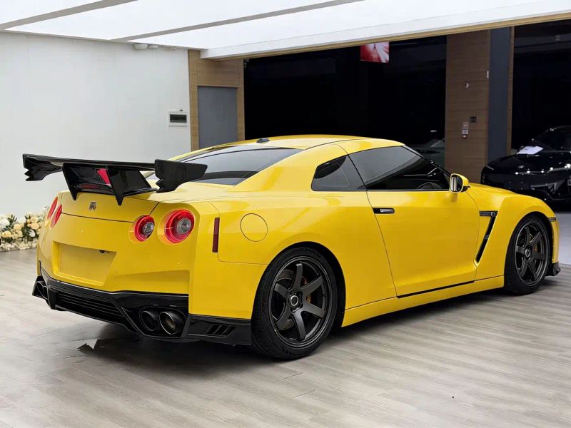 Nissan GT-R