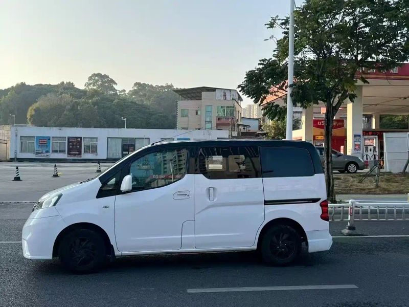 Nissan nv200