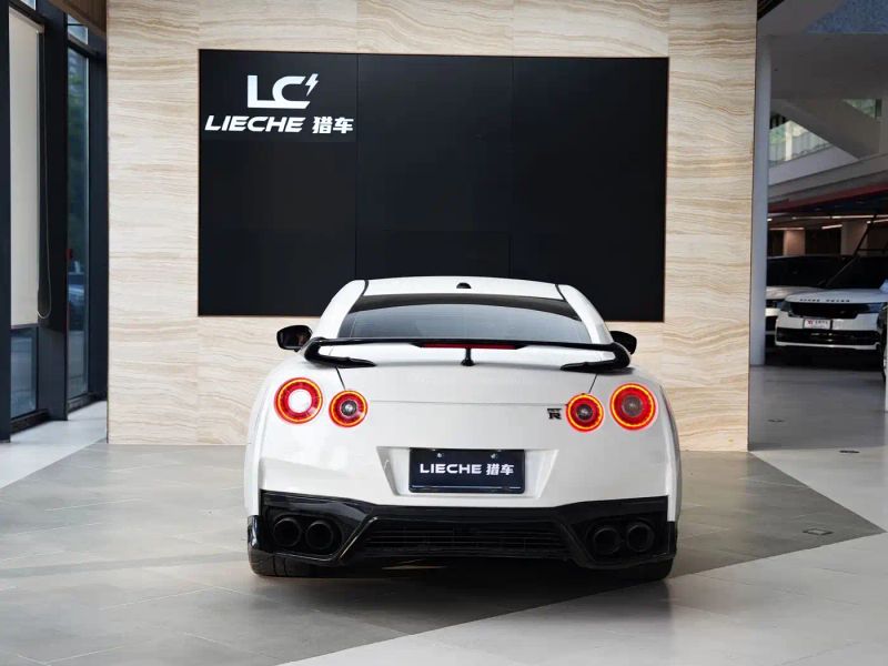 Nissan GT-R