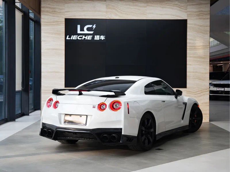 Nissan GT-R