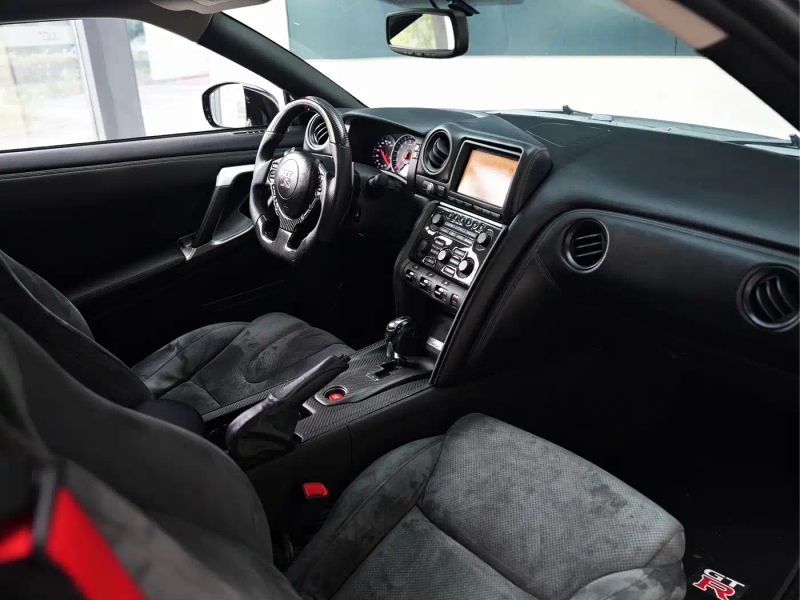 Nissan GT-R