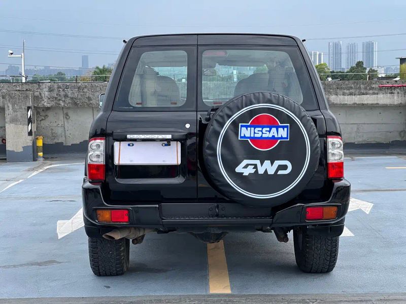 Nissan y62