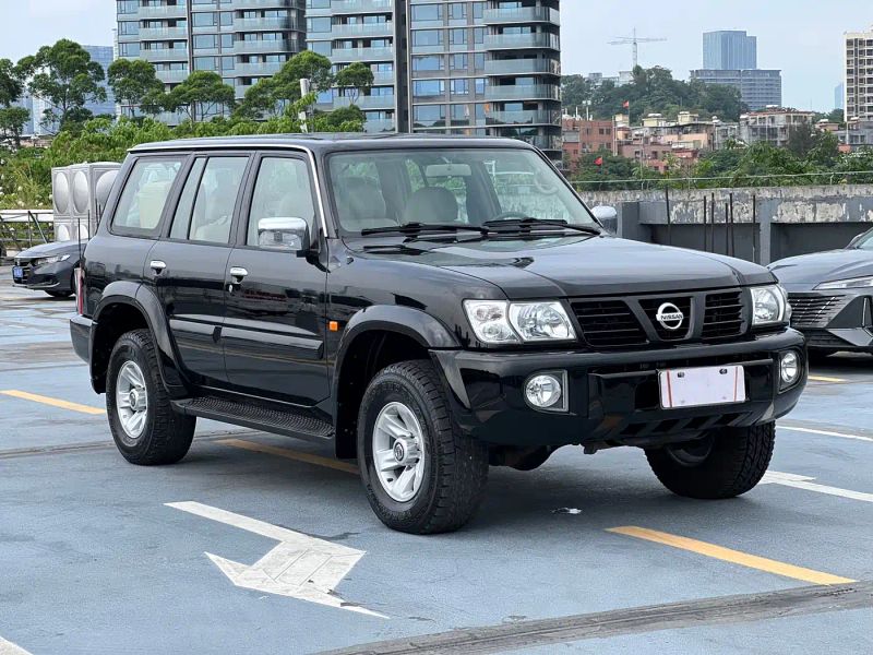 Nissan y62