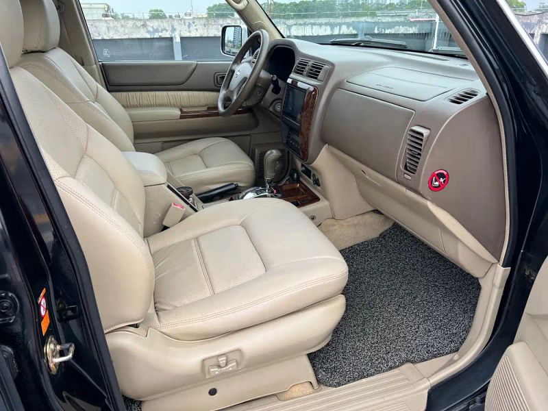 Nissan y62