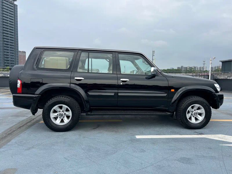 Nissan y62