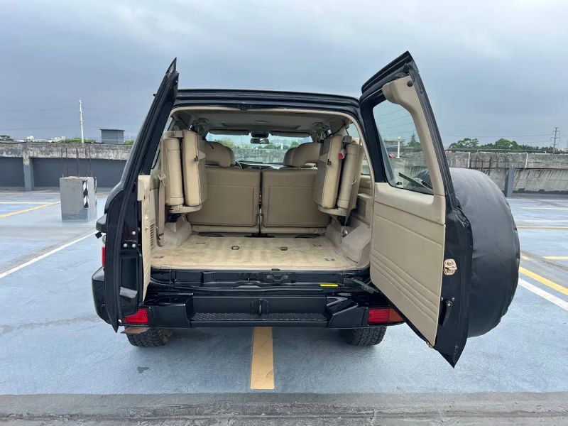 Nissan y62