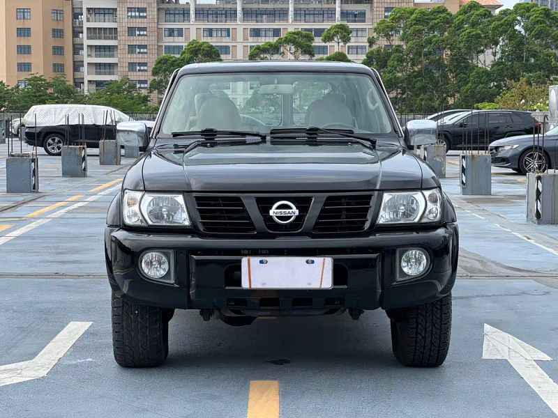 Nissan y62
