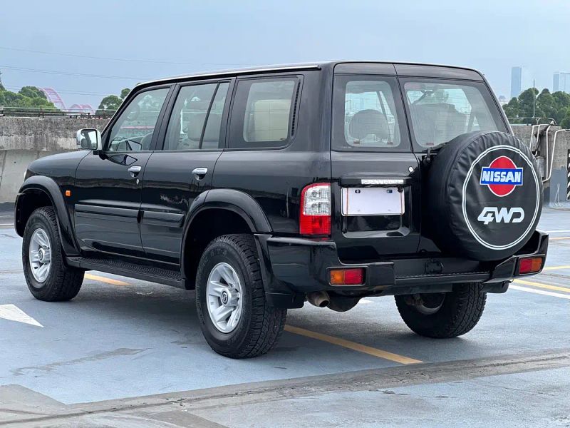 Nissan y62