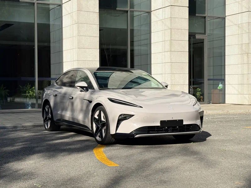 Roewe f7