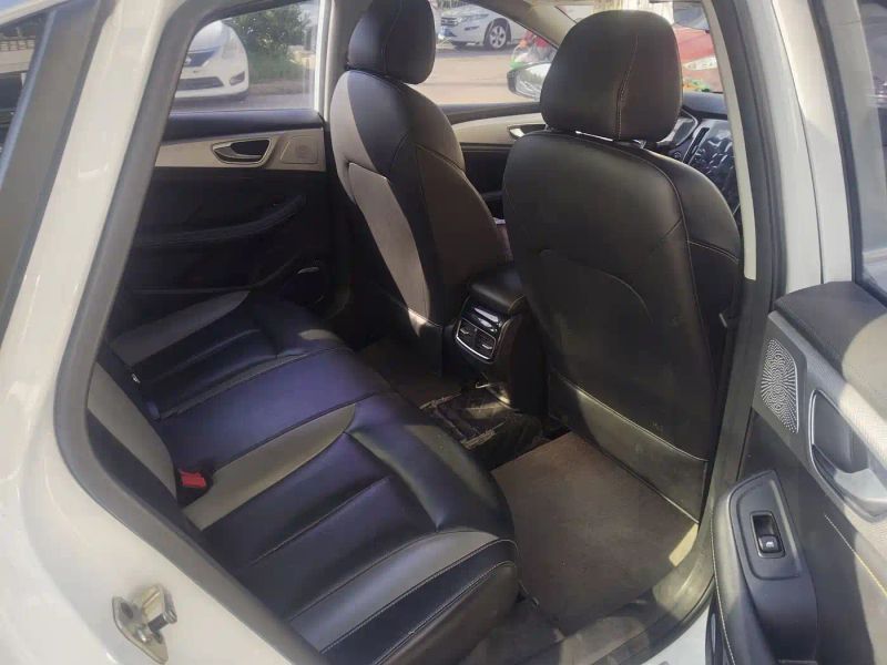 Roewe i6
