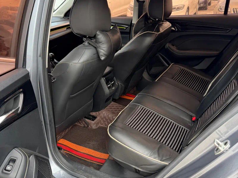 Roewe i5