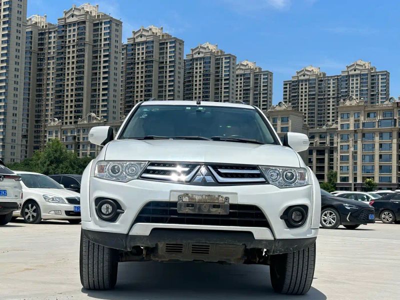 pajaro pajero-sport