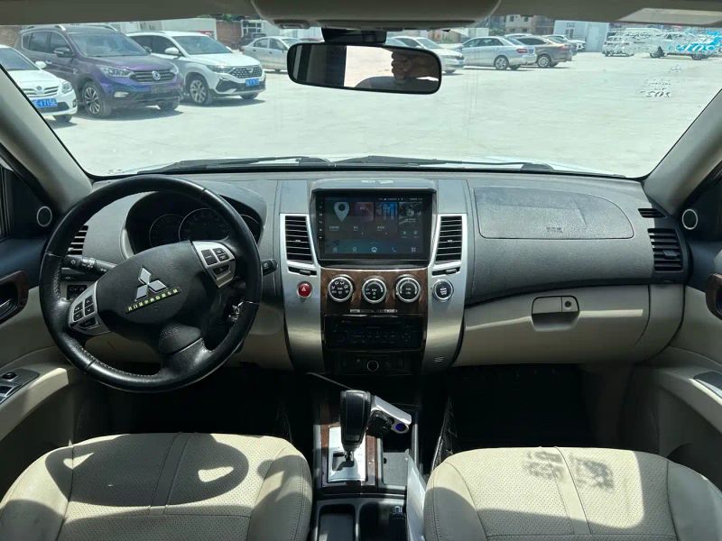 pajaro pajero-sport