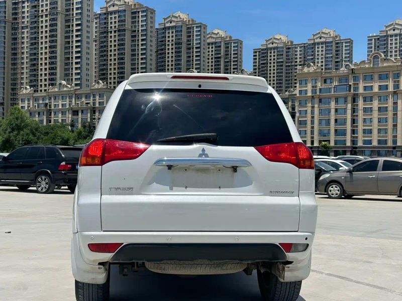pajaro pajero-sport