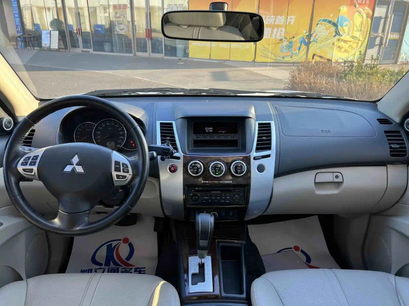 pajaro pajero-sport