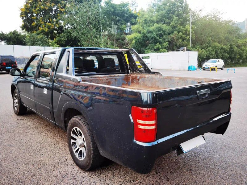 Isuzu pickup