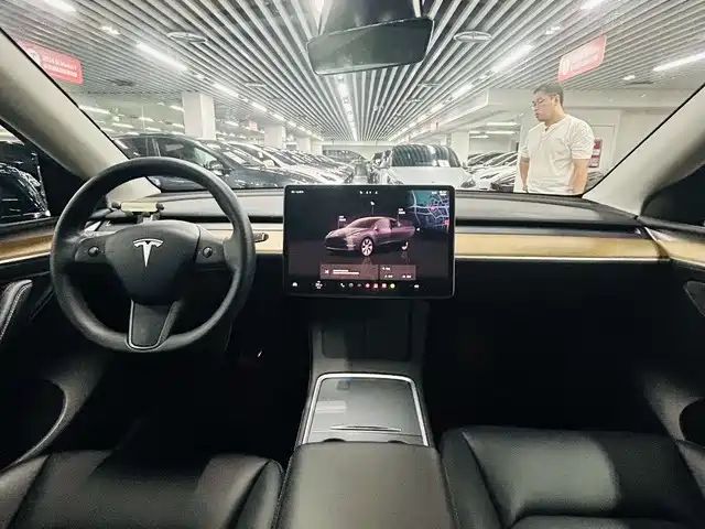 Tesla model-y