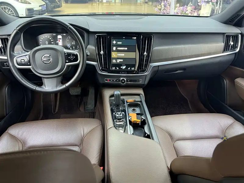 Volvo V90