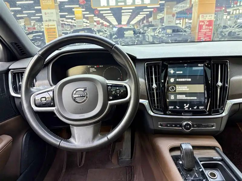 Volvo V90
