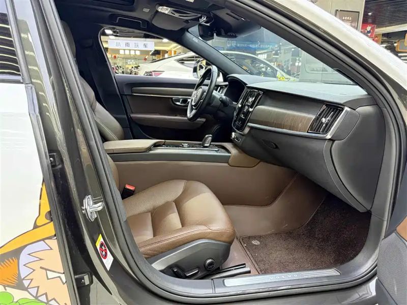 Volvo V90