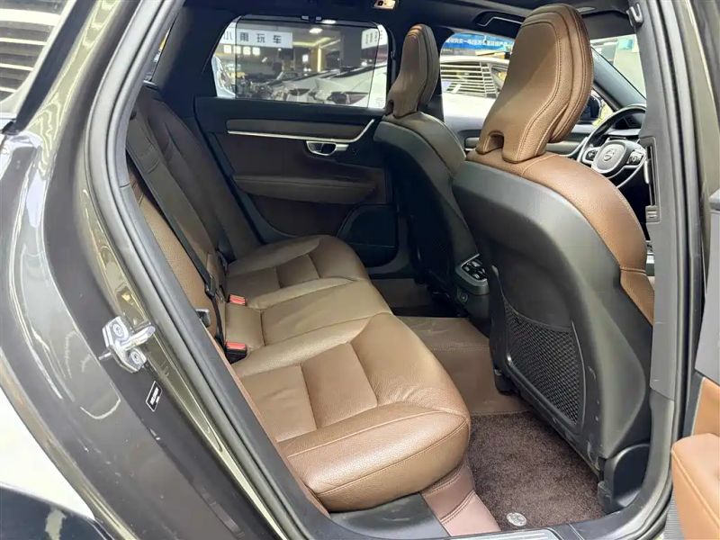 Volvo V90