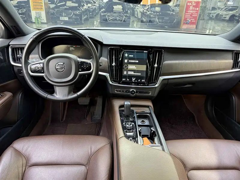 Volvo V90