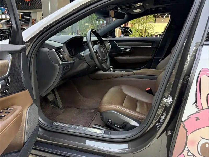 Volvo V90