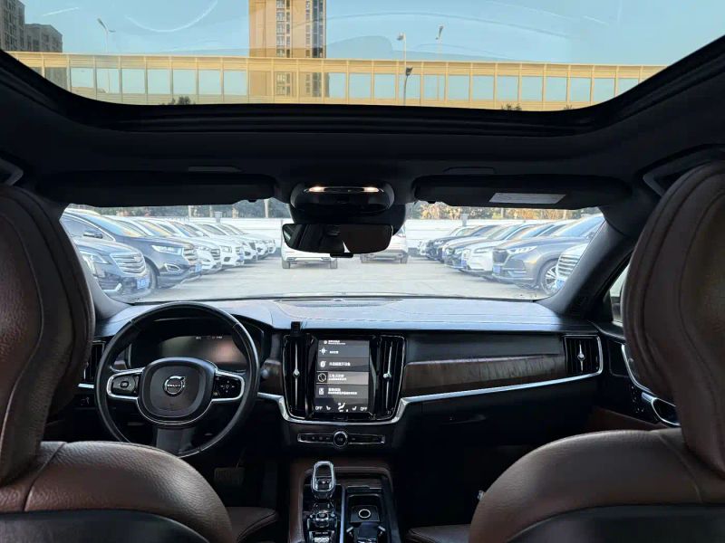 Volvo S90