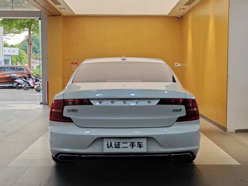 Volvo S90