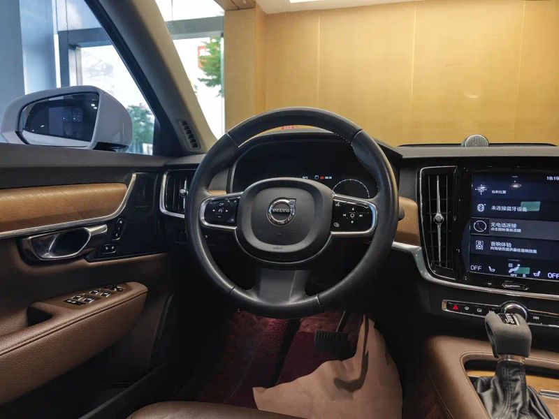 Volvo S90