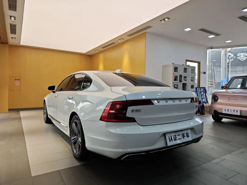 Volvo S90