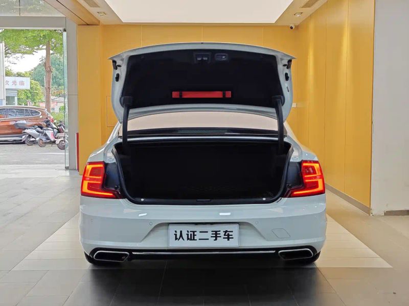 Volvo S90