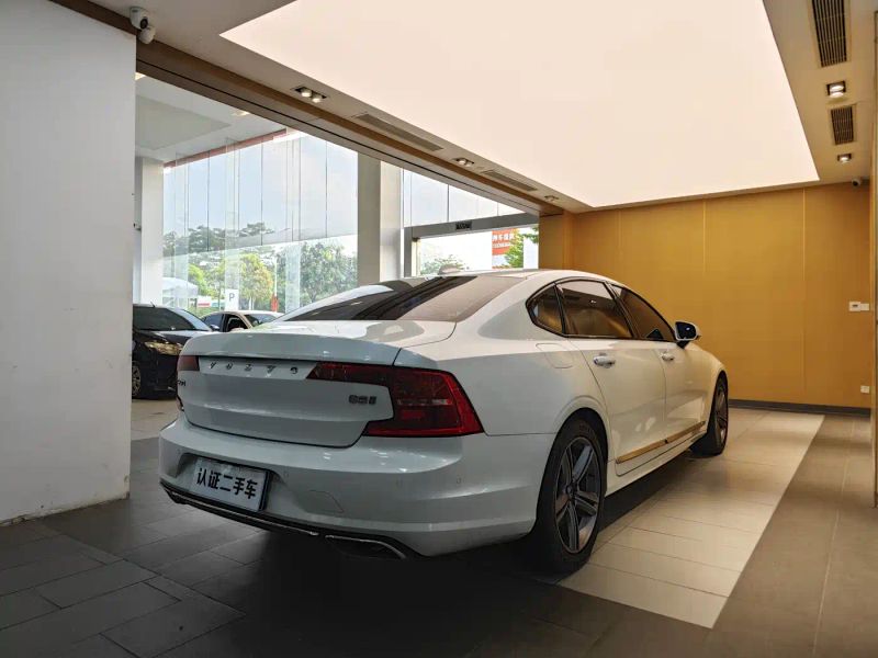 Volvo S90