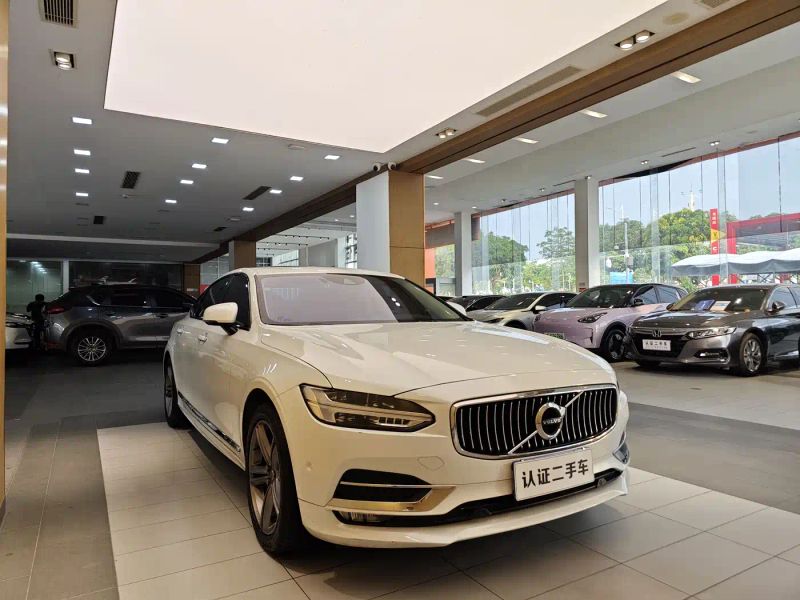 Volvo S90