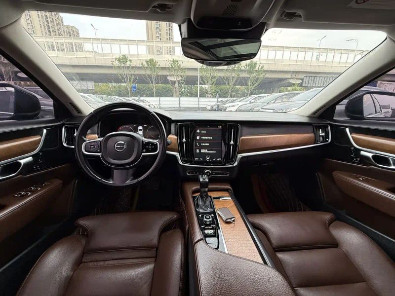 Volvo S90