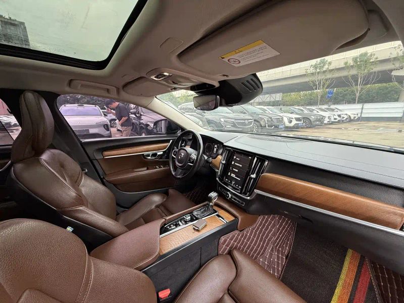 Volvo S90