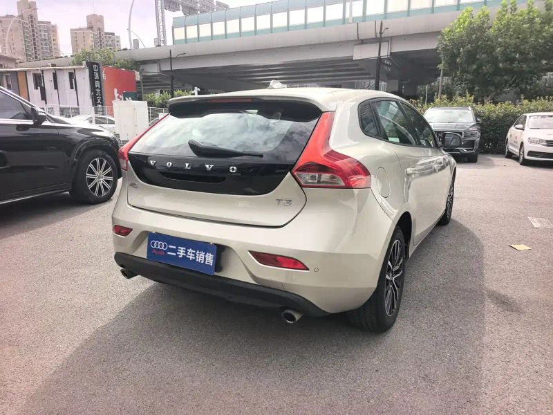 Volvo V40