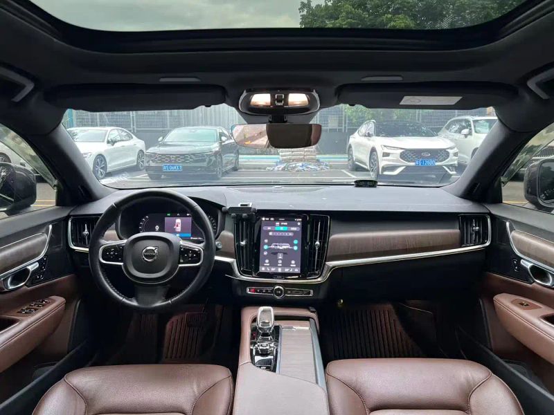 Volvo V90
