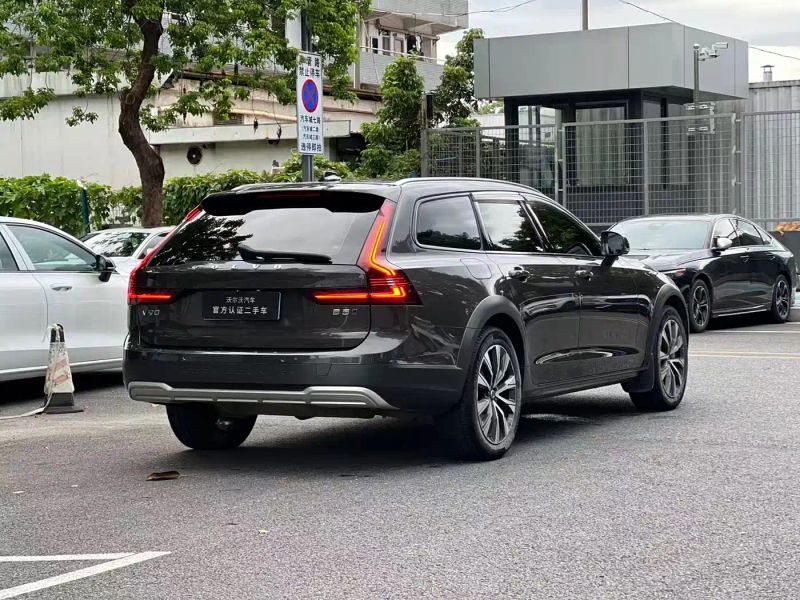 Volvo V90