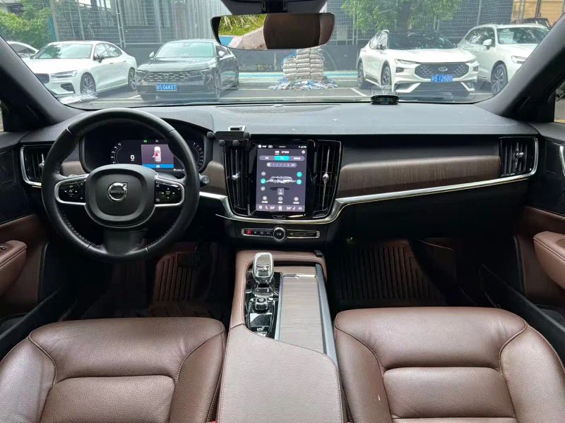 Volvo V90