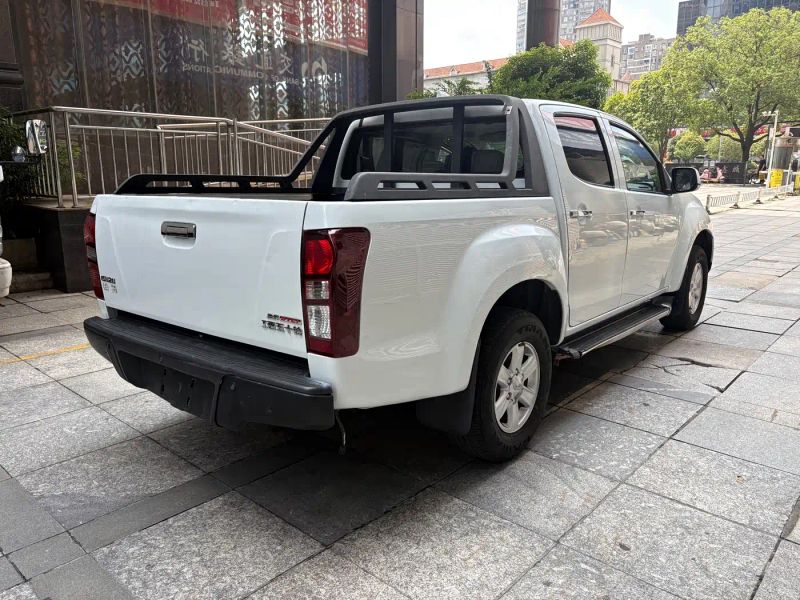 Isuzu suv