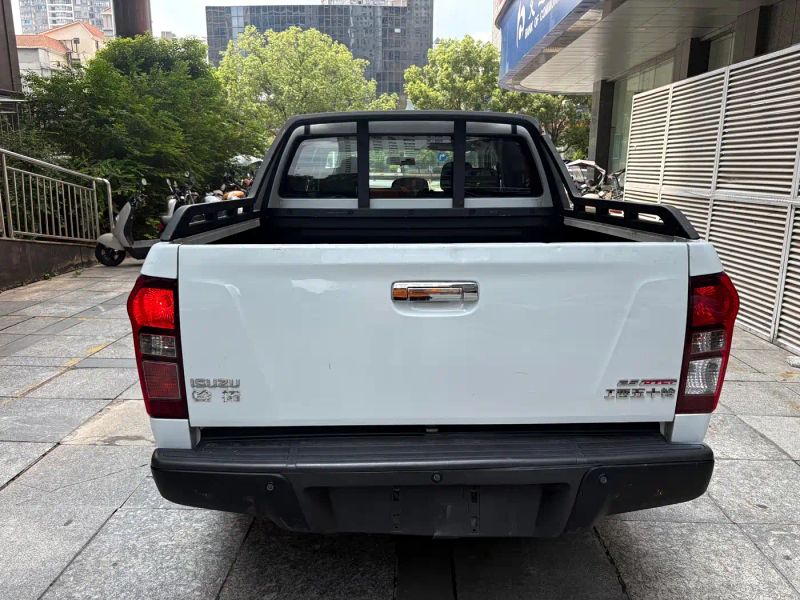 Isuzu suv
