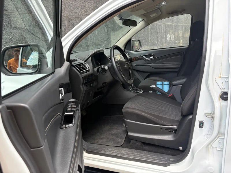 Isuzu suv