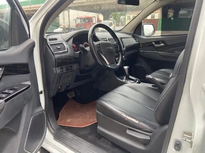 Isuzu suv