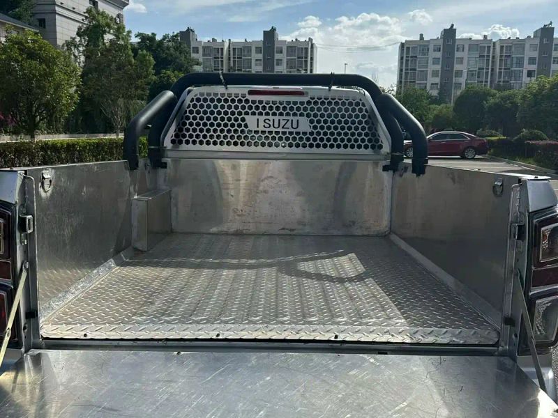Isuzu suv